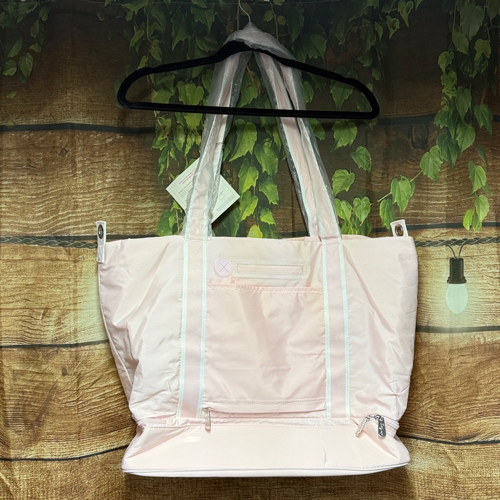 Thirty-One Deluxe Travel Tote Light Pink Heart embroidered - Picture 2 of 7